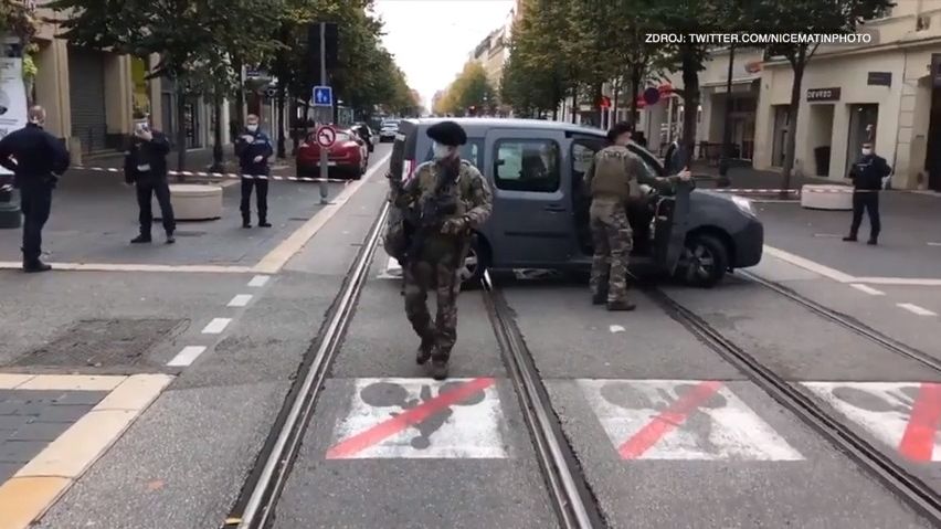 Video: Útočník s nožem v Nice zabil tři lidi. Jedné z žen uřízl hlavu